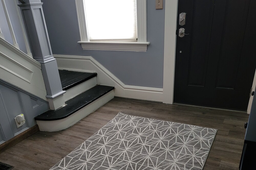 8 min from downtown, 13 min from Airport
