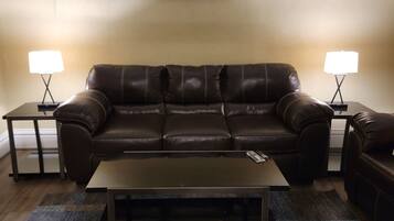 Een smart-tv en een open haard