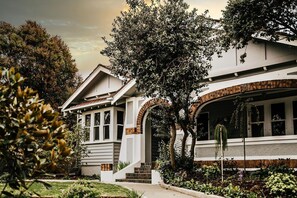 Exterior - Gilbert by Whiskey June, Luxury accomodation in Maryborough (Maryborough)
