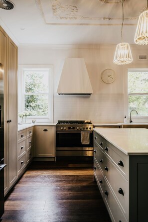 Fridge, microwave, oven, stovetop - Gilbert by Whiskey June, Luxury accomodation in Maryborough (Maryborough)