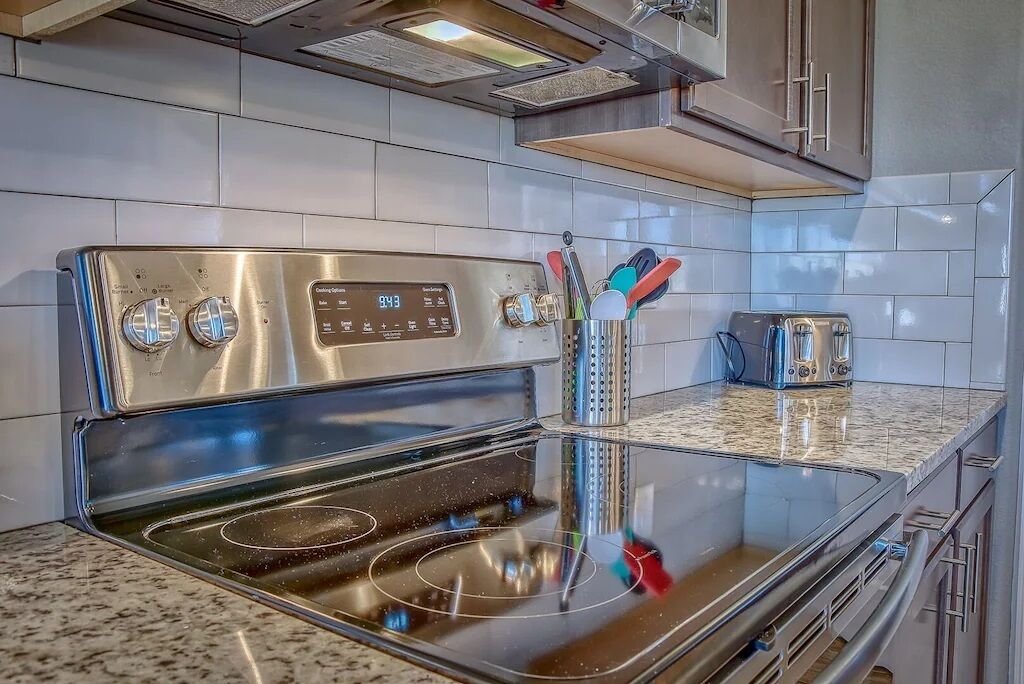 Stylish Home! 5 Bedroom, 3 Bath, in Golf Course Community