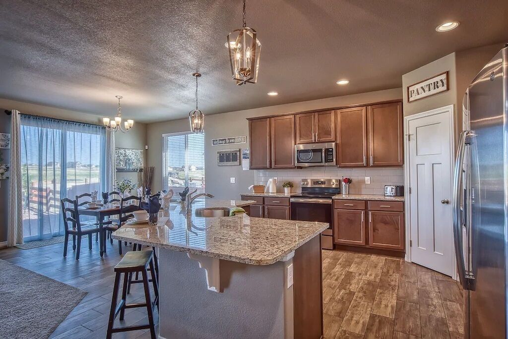 Stylish Home! 5 Bedroom, 3 Bath, in Golf Course Community