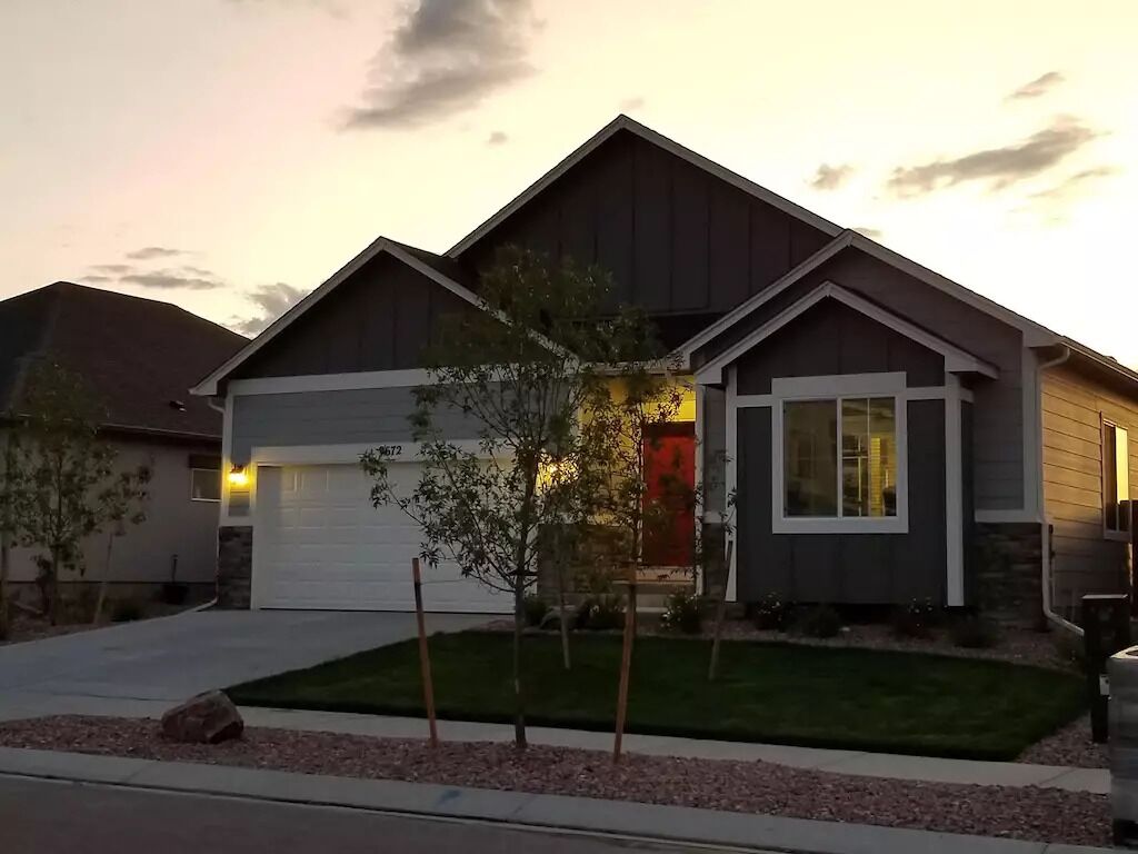Colorado Springs Mountain View Haven  Golf Course Community 5 Bedrooms, 3 Baths