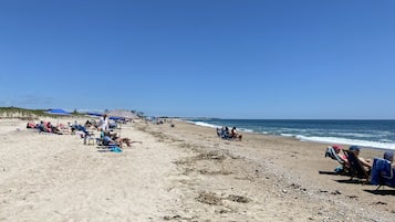 Beach nearby, sun-loungers, beach towels