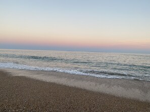 Beach nearby, sun-loungers, beach towels - Spacious Home with Private Beach Access (Westerly)