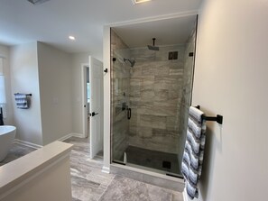 Bathtub, hair dryer, towels, soap - Spacious Home with Private Beach Access (Westerly)