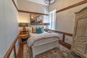 2 bedrooms, iron/ironing board, WiFi, bed sheets - Down Town Poshy-Poshy, upscale 2 bedroom loft (Grove City)