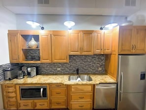 Fridge, microwave, oven, stovetop - Down Town Poshy-Poshy, upscale 2 bedroom loft (Grove City)