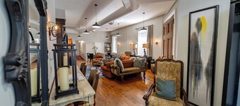Down Town Poshy-Poshy, upscale 2 bedroom loft