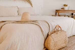 1 habitación, tabla de planchar con plancha, wifi gratis y ropa de cama