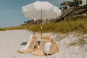 Beach nearby, sun loungers, beach towels
