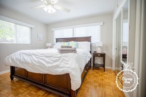 3 bedrooms, desk, iron/ironing board, travel cot