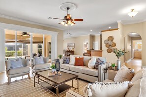 Smart TV, books - Professional Designed Home on Freshwater Canel with Saltwater Pool!  (Cape Coral)