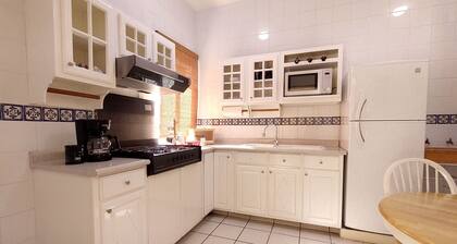 A few steps from the Cathedral. Very safe and centrally located. 300Mb WiFi with parking.