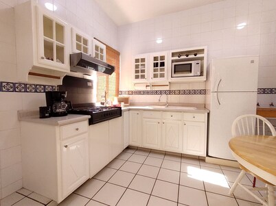 A few steps from the Cathedral. Very safe and centrally located. 300Mb WiFi with parking.