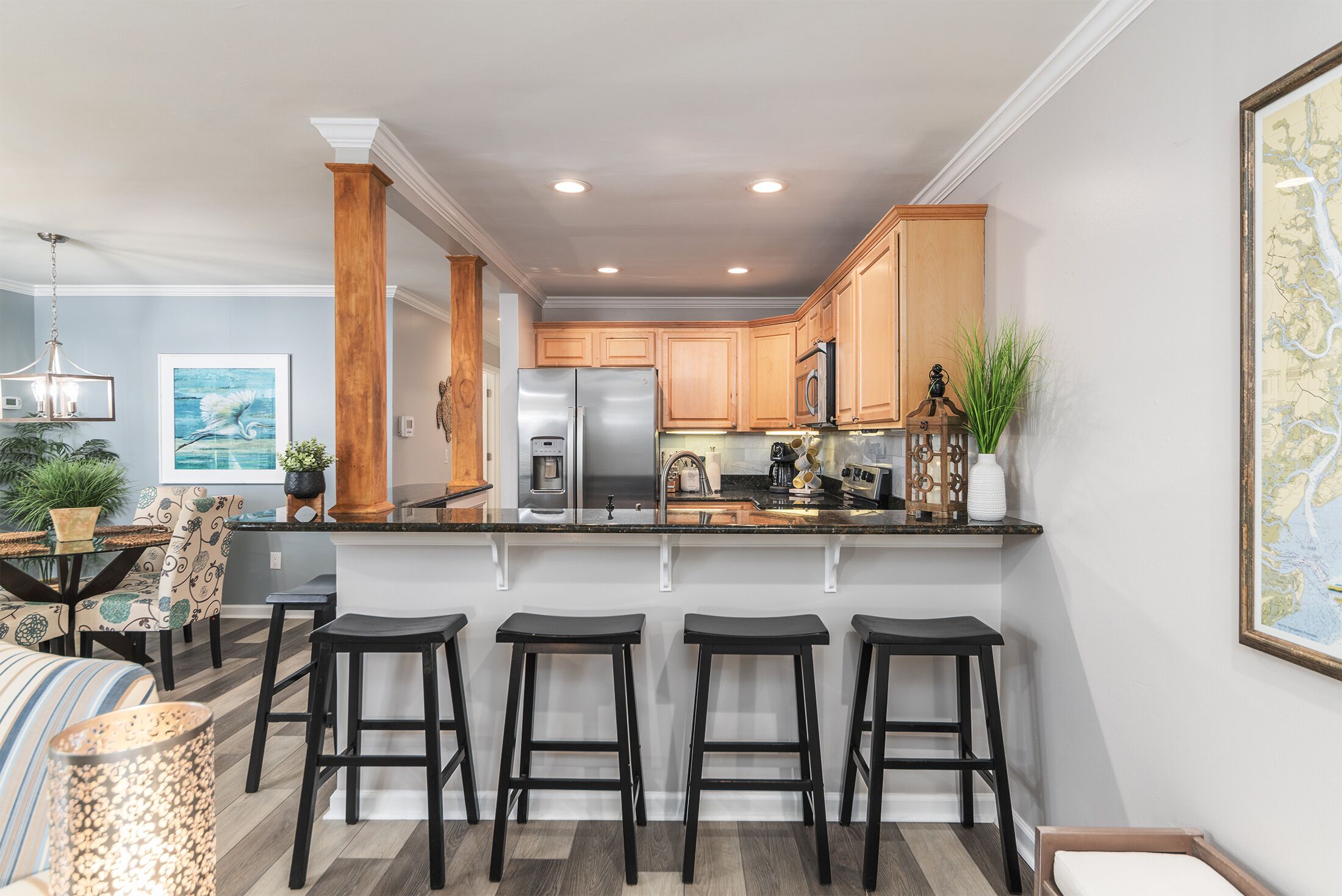 Walk to Beach Main LVL,Private Deck, Clean,Comfortable,Remodeled Feb 2022!