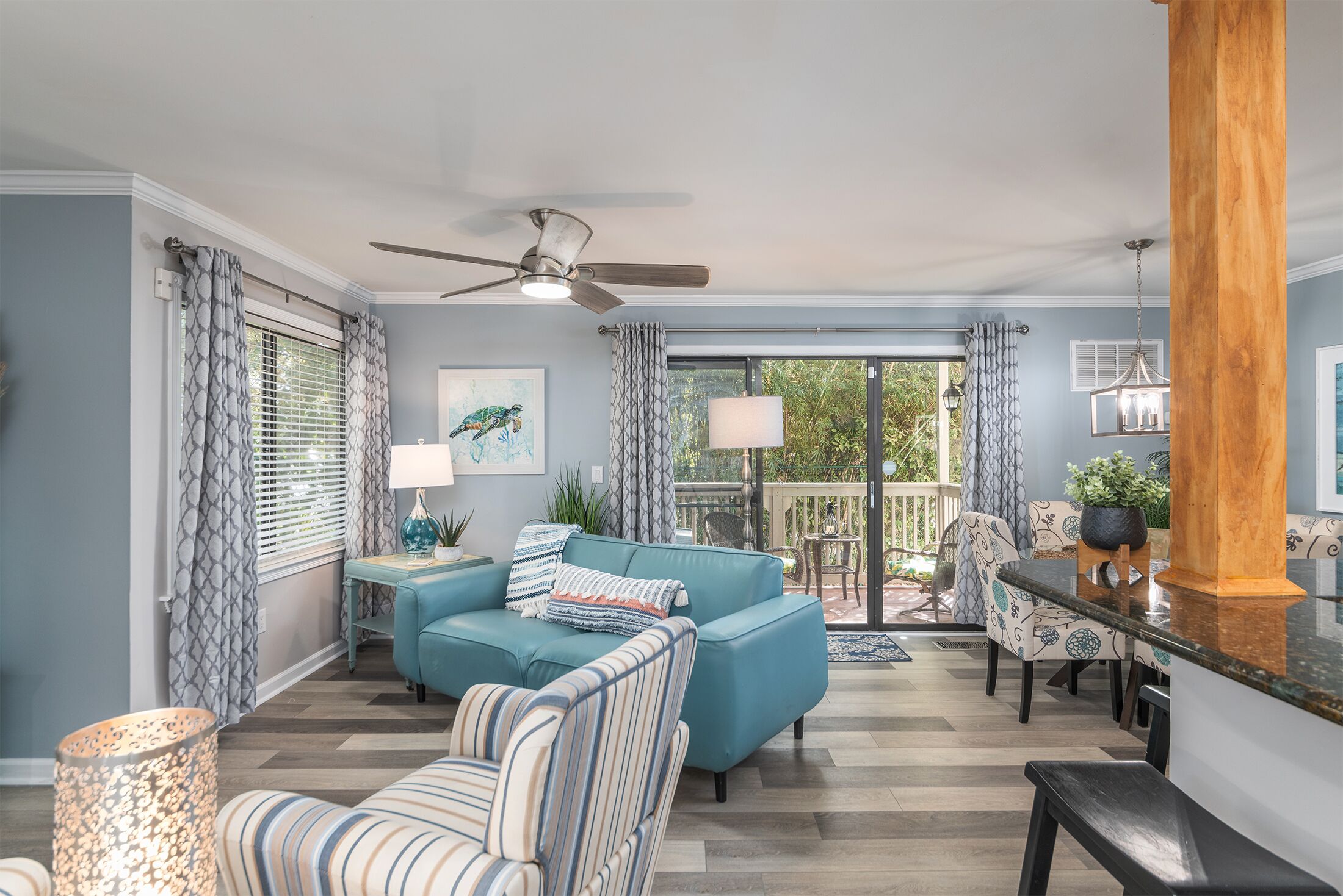 Walk to Beach Main LVL,Private Deck, Clean,Comfortable,Remodeled Feb 2022!