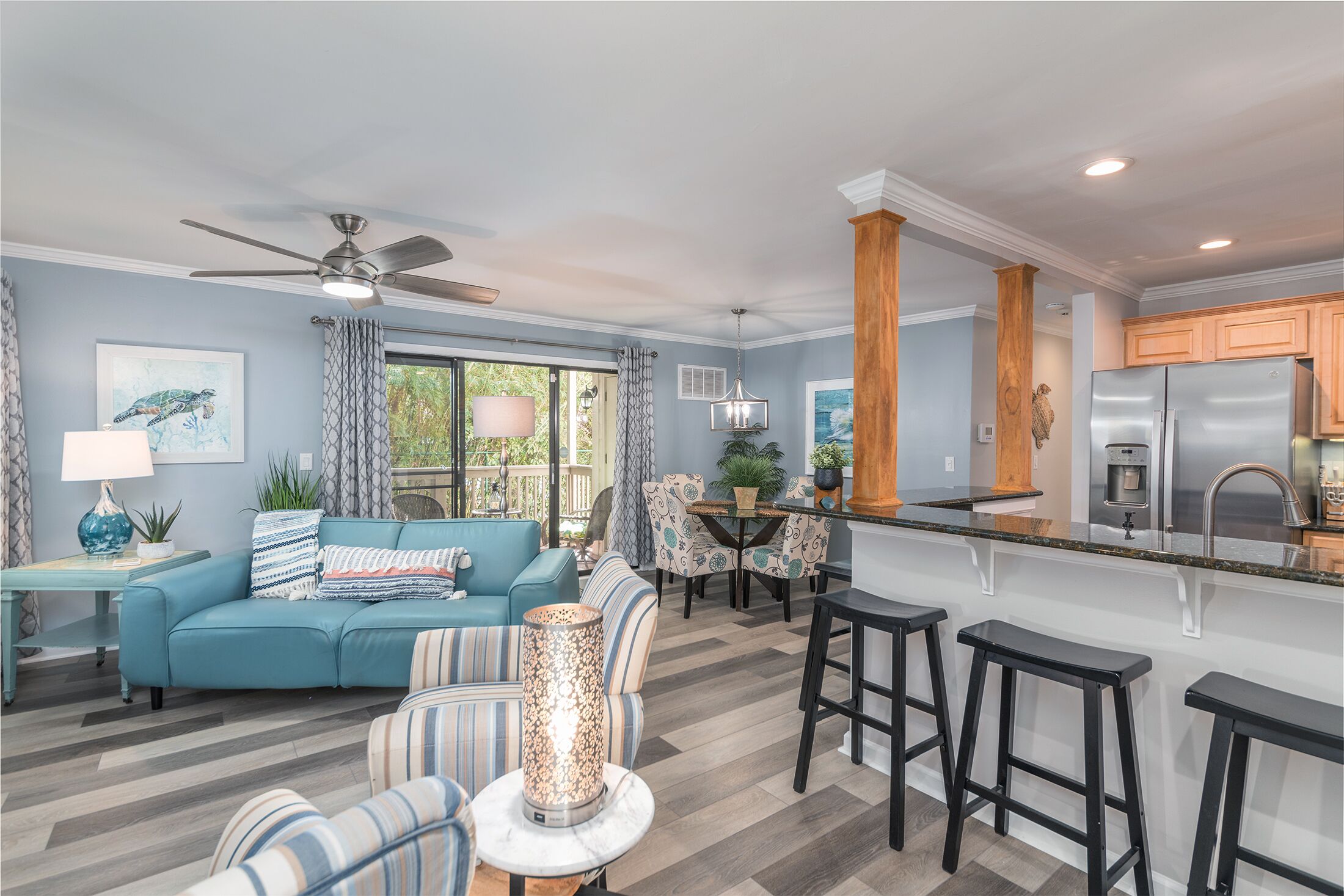 Walk to Beach Main LVL,Private Deck, Clean,Comfortable,Remodeled Feb 2022!