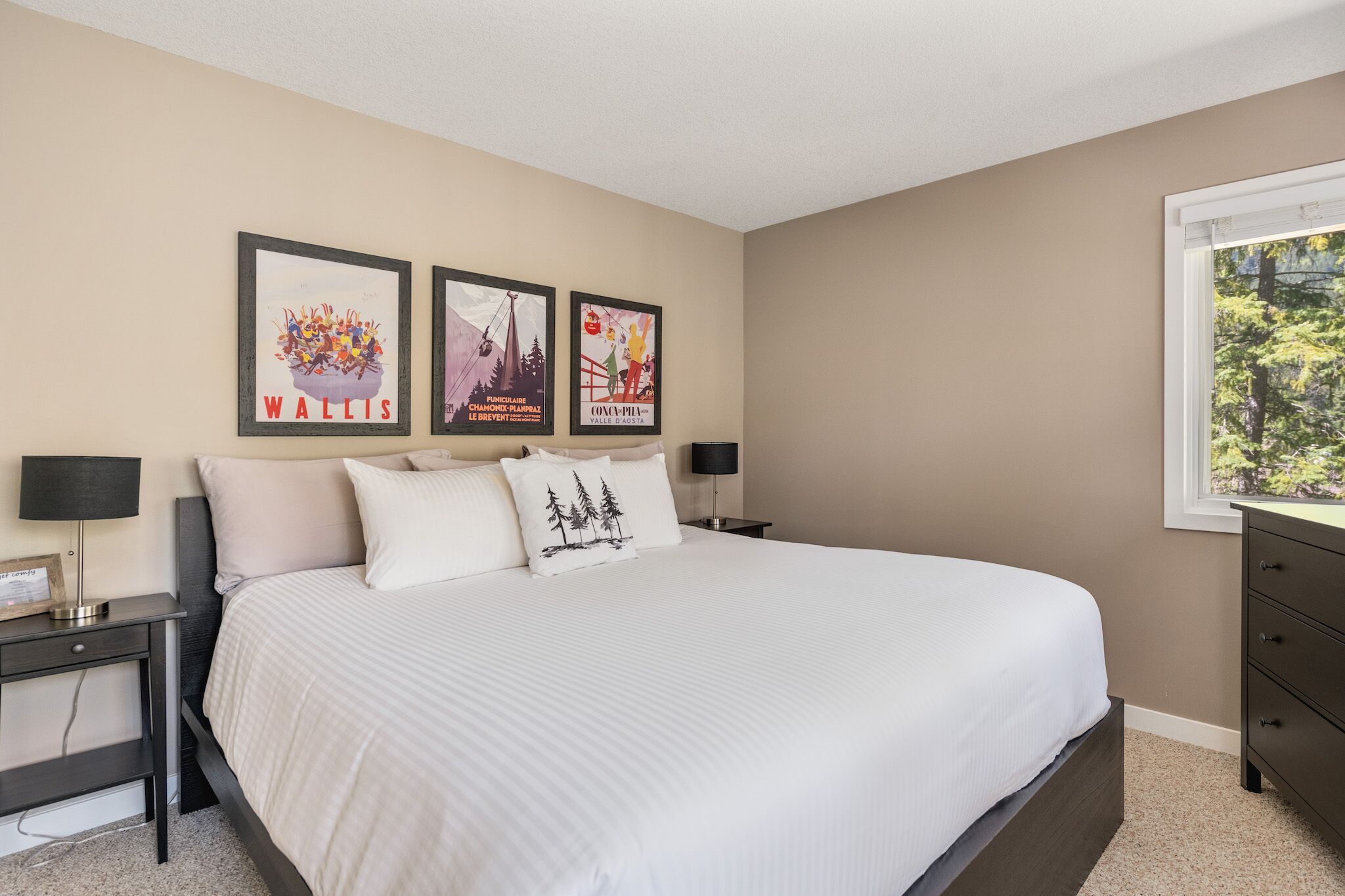 Tree Tops Chalet -  Private Hot Tub & Massage Chair