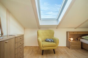 Interior - Luxurious Penthouse Apartment Close to Lake Constance with Garden & Wi-Fi (Höchst)