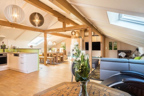 Luxuriöses Penthouse-Apartment in Bodenseenähe mit Garten und WLAN