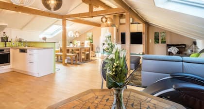 Luxuriöses Penthouse-Apartment in Bodenseenähe mit Garten und WLAN