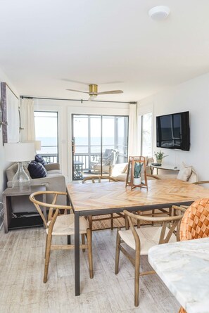 TV, books, music library, stereo