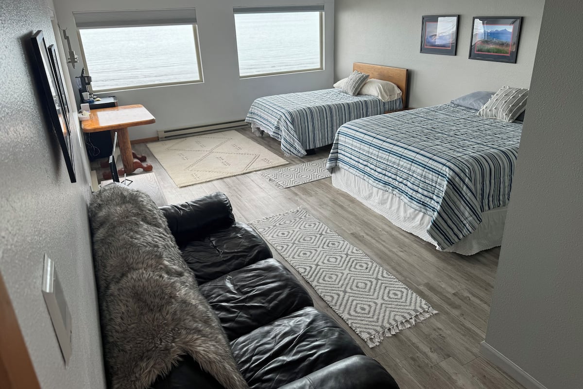 Family Room | 12 bedrooms, individually decorated, individually furnished