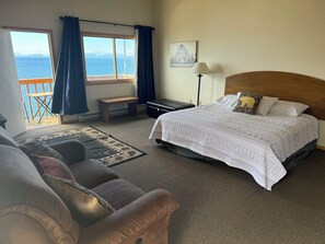 Individually decorated, individually furnished, laptop workspace - King Halibut Lodge (Anchor Point)