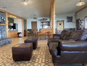 Grand Bungalow, Hot Tub, Ocean View | Living area