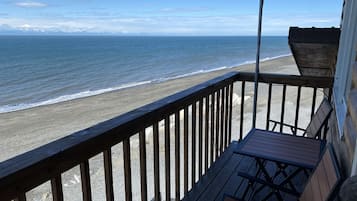 Grand Bungalow, Hot Tub, Ocean View | Terrace/patio
