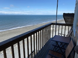 Bangalô grand, banheira de imersão, vista para o oceano | Terraço/pátio