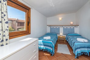 2 bedrooms, iron/ironing board, bed sheets