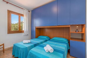 2 bedrooms, iron/ironing board, free WiFi, bed sheets