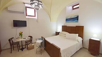 1 camera, una scrivania, Wi-Fi gratuito, lenzuola