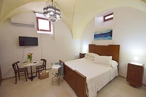 1 bedroom, desk, free WiFi, bed sheets - bed & Breakfast (Alessano)