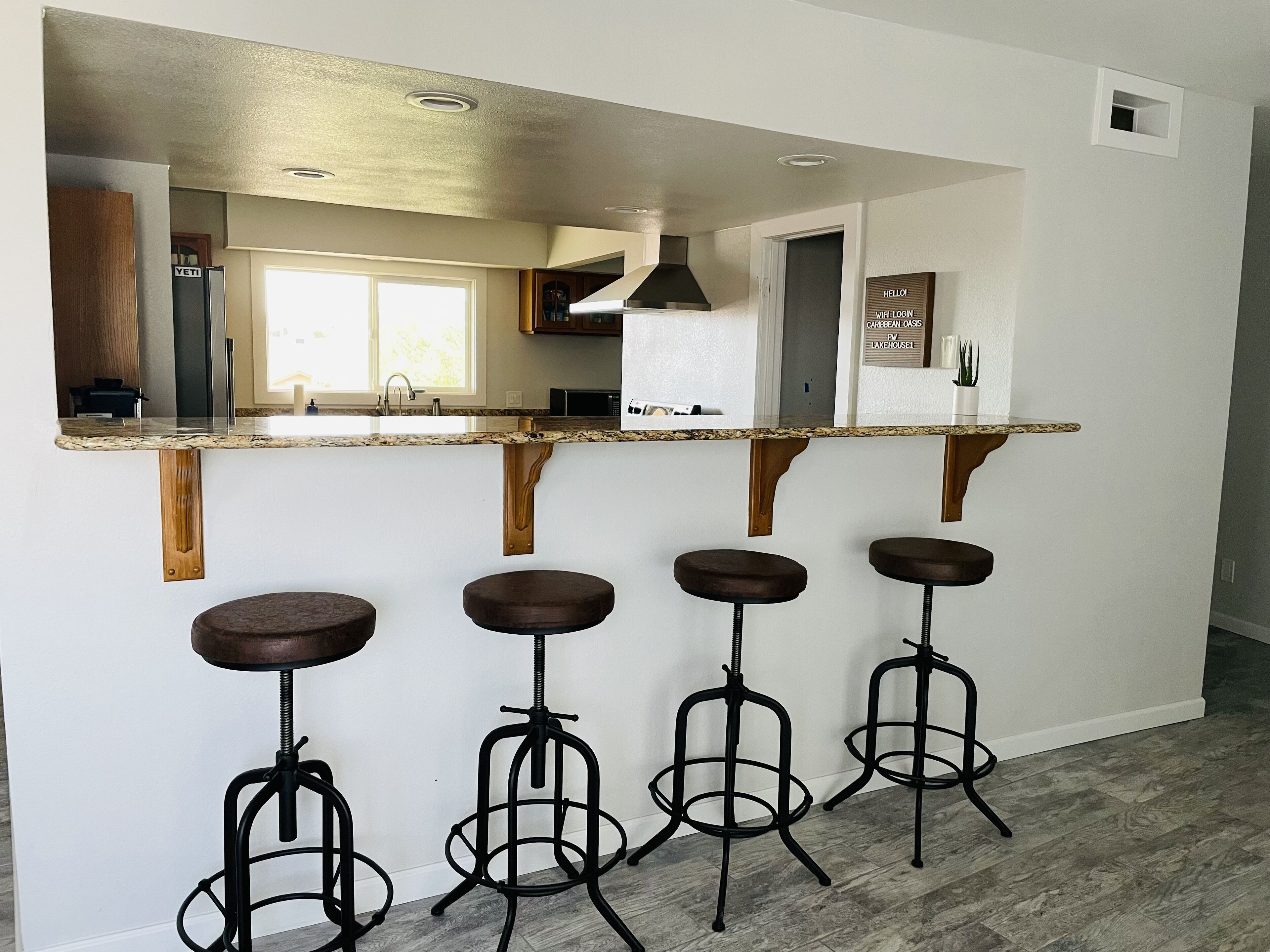 Paper towels, dining tables