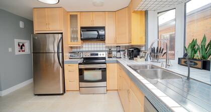 Cozy 3 Bedroom Contemporary Home With Free Parking