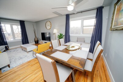 Cozy 3 Bedroom Contemporary Home With Free Parking 