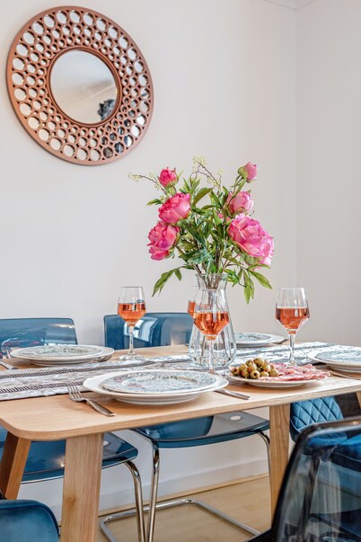 Free parking★ Gated Haven★ Stunning 2 Bed Apt ★WatfordFC/Hospital/Atria/Theater★