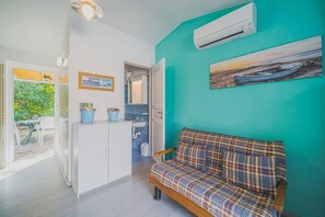 TV - CASA SUL MARE A PARETI (Capoliveri)