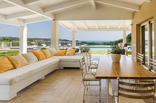 Villa mit beheiztem Pool und Wellnessbereich, nur 10 Minuten vom Strand von San Benedetto del Tronto