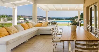 Villa mit beheiztem Pool und Wellnessbereich, nur 10 Minuten vom Strand von San Benedetto del Tronto