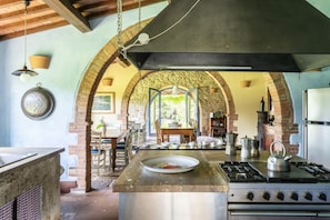 Microonde, forno, lavastoviglie, macchina per tè/caffè