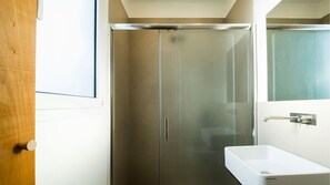 Baignoire, séchoir à cheveux