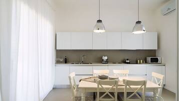 Réfrigérateur, micro-ondes, four, lave-vaisselle