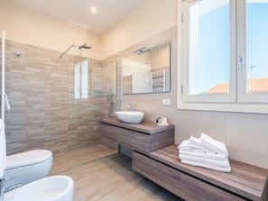 Bathtub, hair dryer