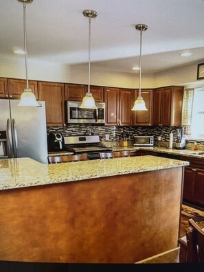 Private kitchen - Andrea and Curt paradise island (Clementon)