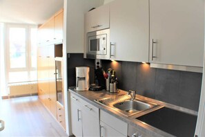 Kühlschrank, Mikrowelle, Ofen