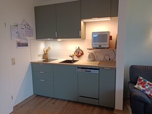 冷蔵庫、電子レンジ、オーブン、食器洗い機